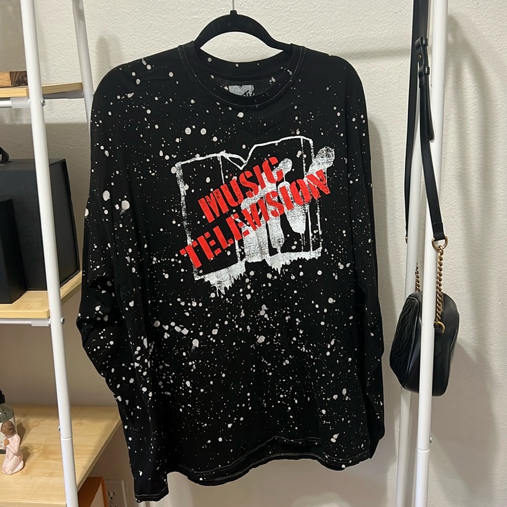 Long sleeve graphic tee new worn